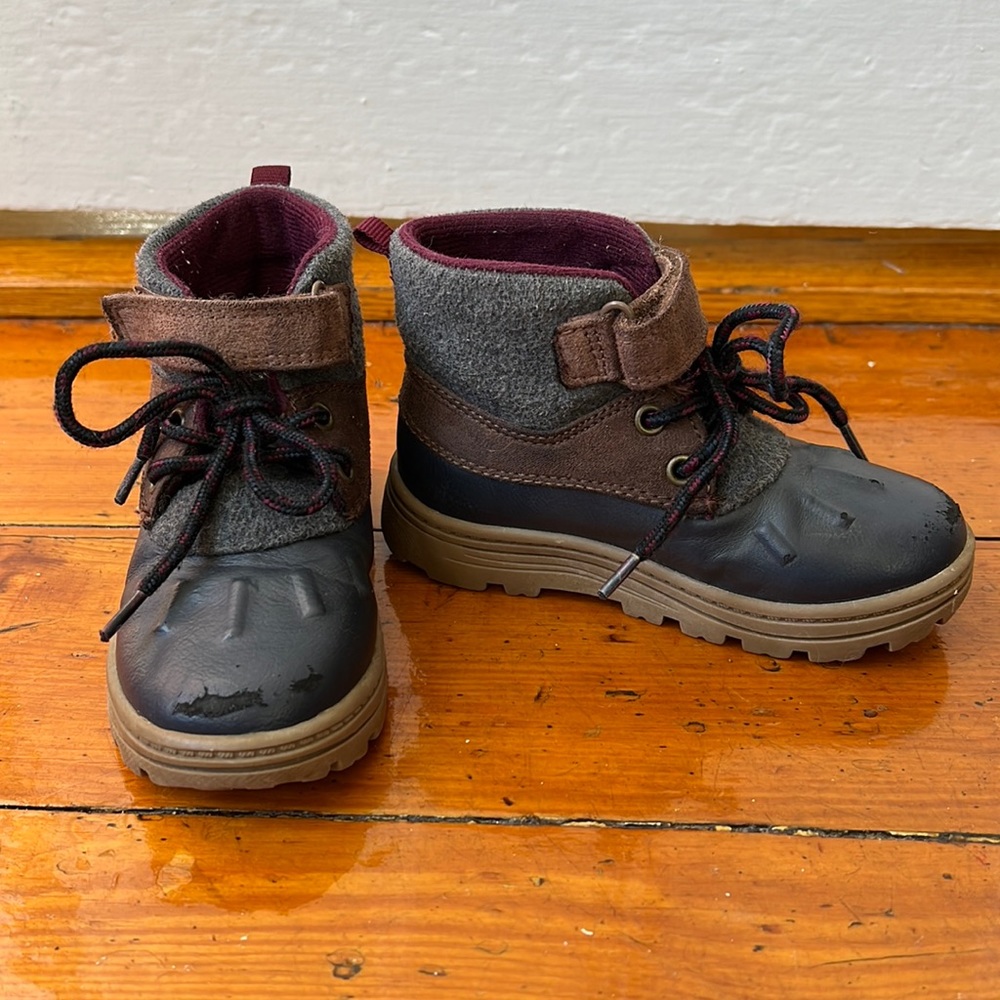 Carter’s Duck Boots Size 9 Toddler
